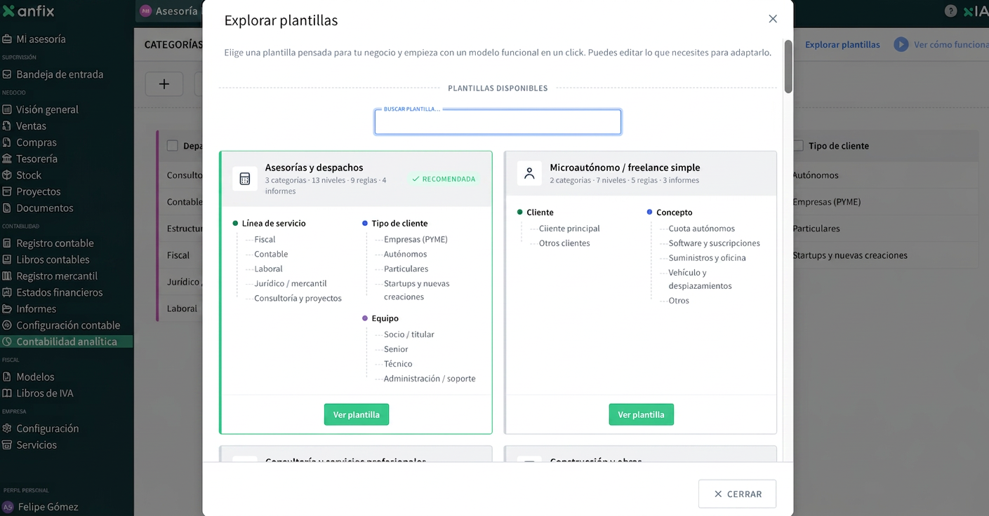 Ventana "Explorar plantillas" con las tarjetas de cada sector — Asesorías y despachos aparece marcada como recomendada.