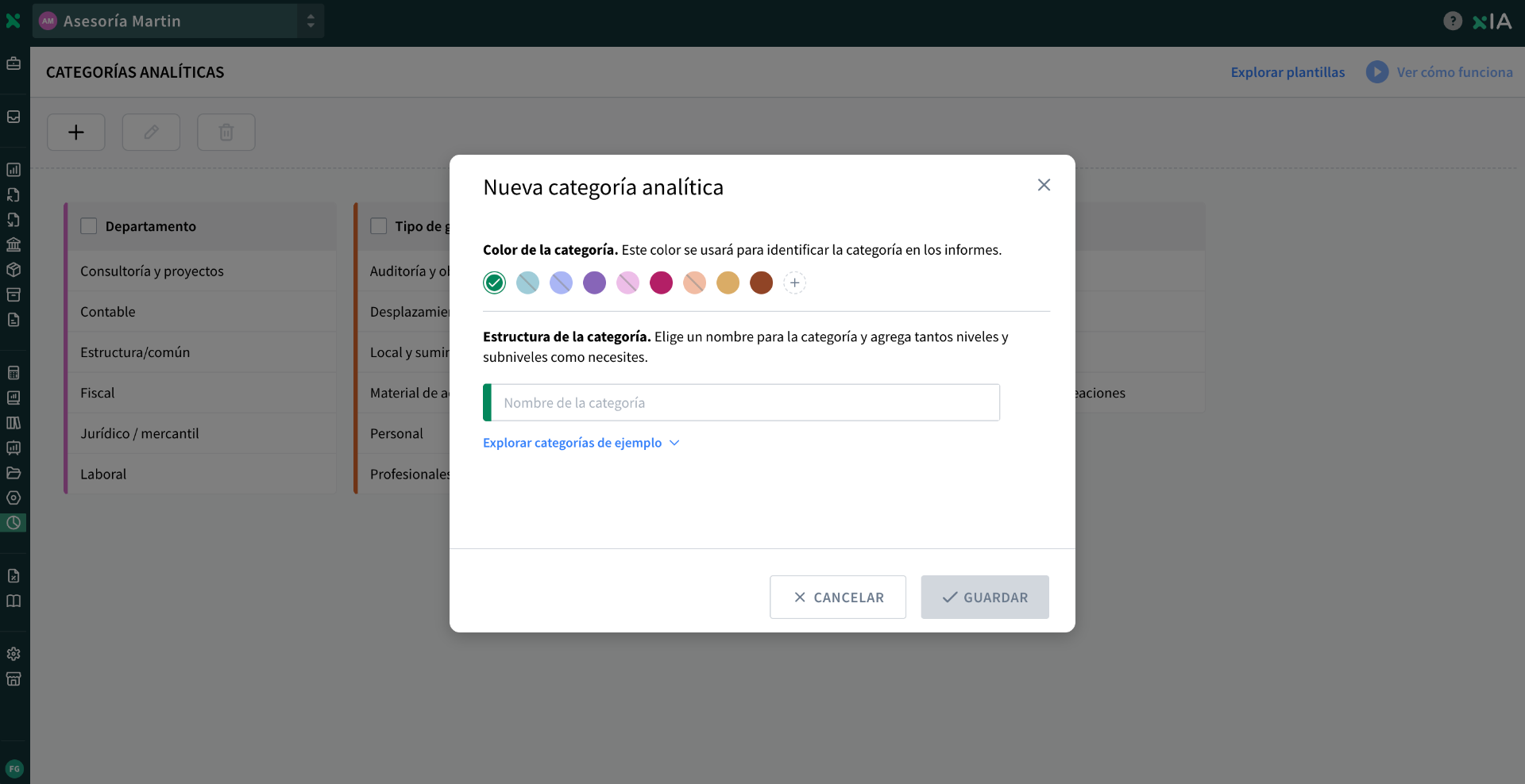 Ventana "Nueva categoría analítica" en AseDigital con la sección "Color de la categoría" (paleta de colores con el verde seleccionado), la sección "Estructura de la categoría" con el campo "Nombre de la categoría" vacío y el enlace "Explorar categorías de ejemplo", y los botones Cancelar y Guardar abajo a la derecha.